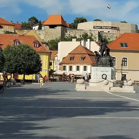 Napfuerdo アパート エゲル